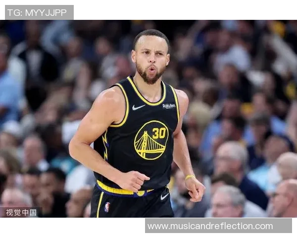 库里神勇上演神仙抛投强势打成2加1手感火热引爆全场激情